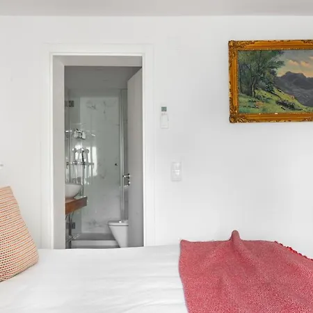 Plum Guide - The Sentinel Apartment